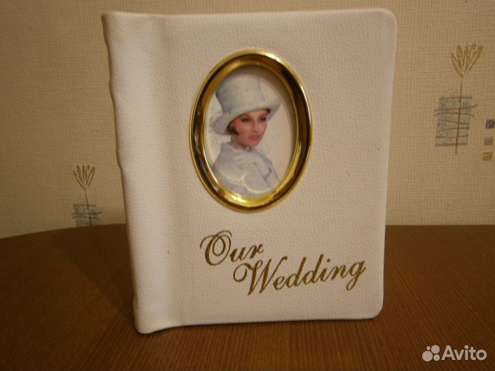 Продаю подарочный фотоальбом в кожаном переплёте