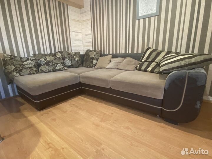 Угловой диван и кресло