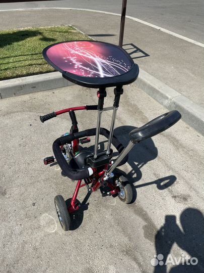 Трехколесный велосипед с родительской ручкой