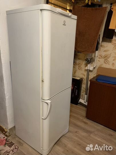 Холодильник indesit