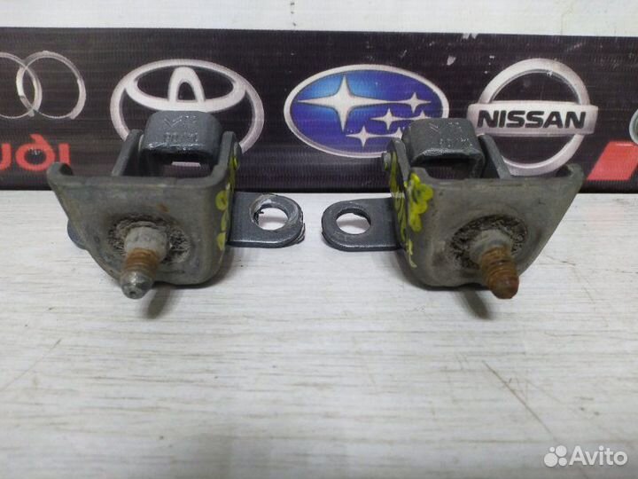 Петля двери багажника Peugeot 308 2009