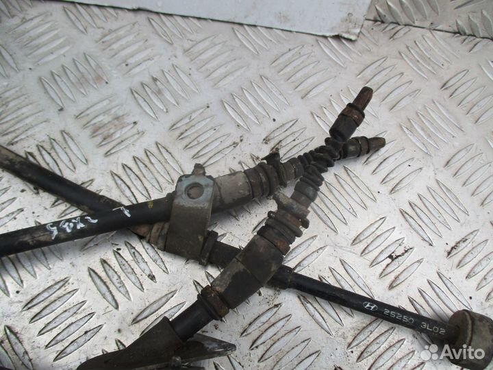 Трос стояночного тормоза правыйиHyundai IX35