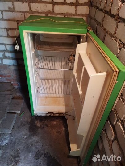 Холодильник маленький бу