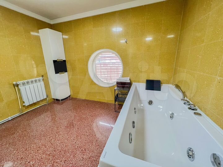 2-к. квартира, 130 м², 17/17 эт.