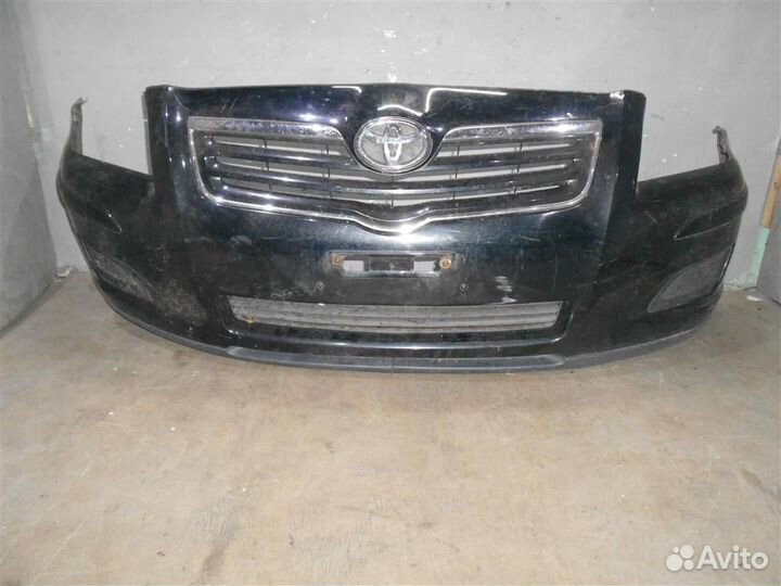 Бампер передний от Toyota Avensis II 2003-2008