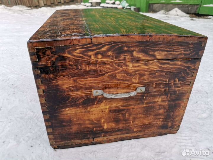 Сундук старинный