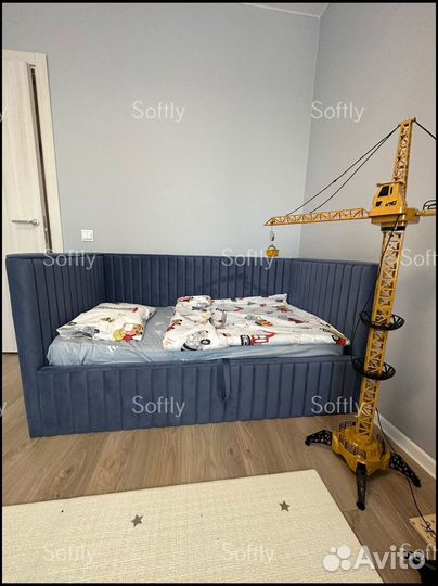 Детская кровать с мягкой спинкой