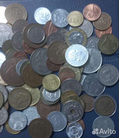 Набор иностранных монет без повторов. 140 штук