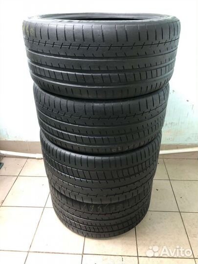 Michelin Pilot Super Sport 255/40 R20 и 295/35 R20 101Y