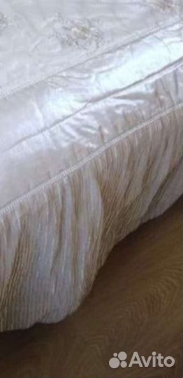 Покрывало светло бежовое с наволочками