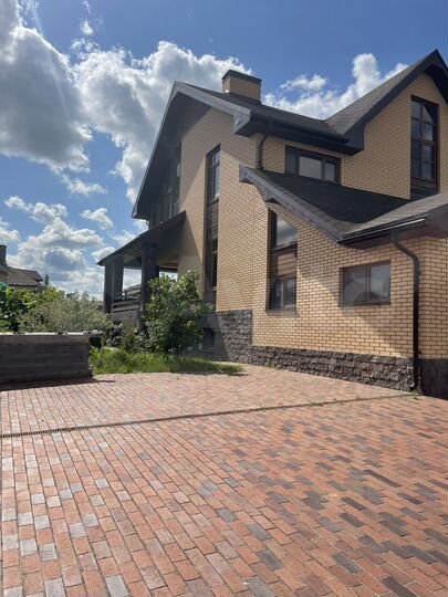 Дом 326 м² на участке 17 сот.