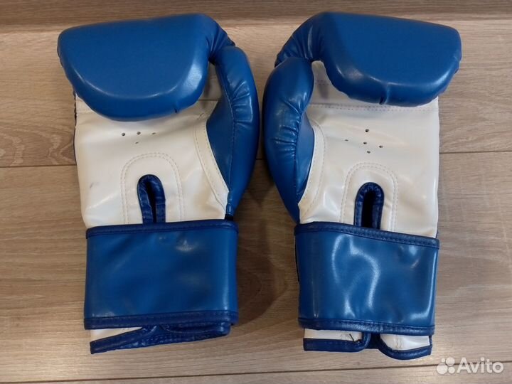 Боксерские перчатки 10 oz clinch