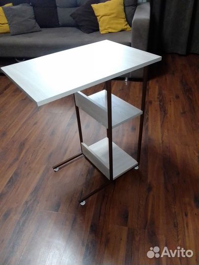 Прикроватный столик