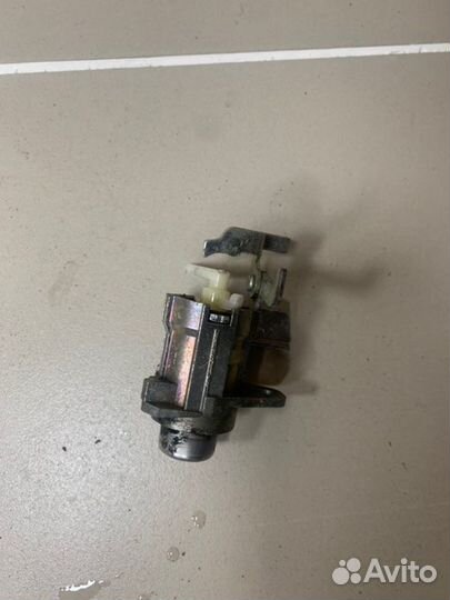 Личинка замка багажника Toyota Yaris 2005