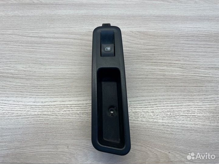 Кнопка стеклоподъемника задняя правая LADA X-Ray