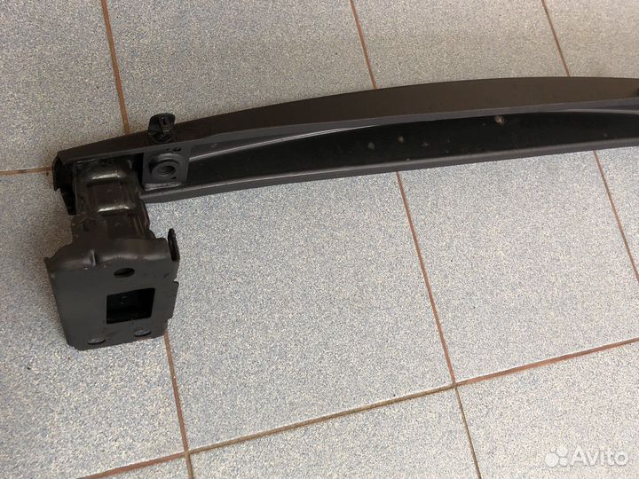 Усилитель переднего бампера Skoda Fabia 2010-15