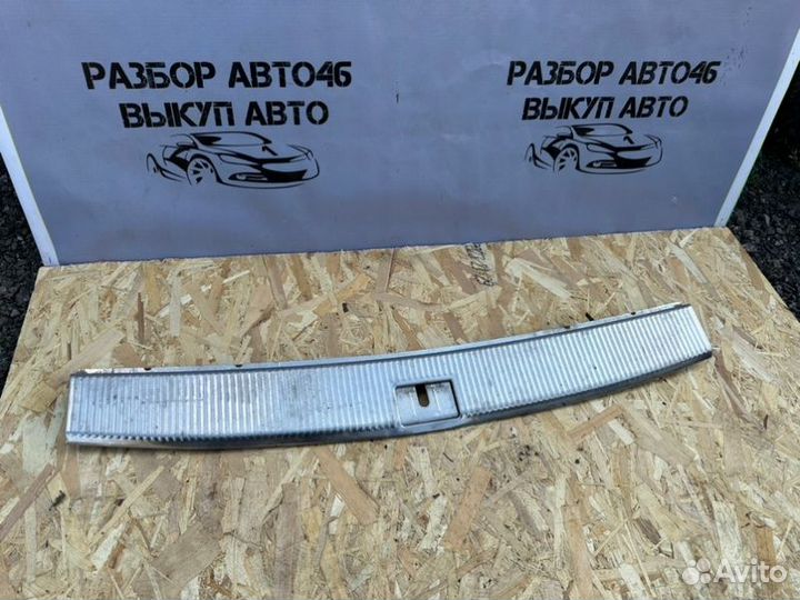 Накладка замка багажника Volkswagen Touareg 4.2