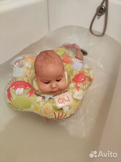 Горка для купания и круг для плаванья на шею