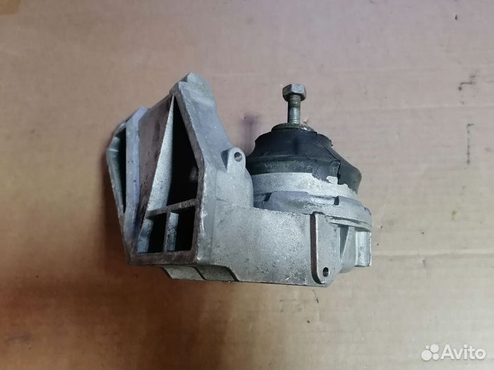 Опора двс левая Ауди 100,А6 С4,2.6/2.8л