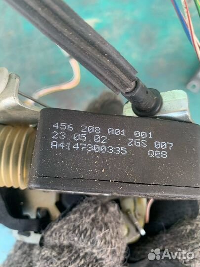 Замок двери задний правый mercedes W414 vaneo