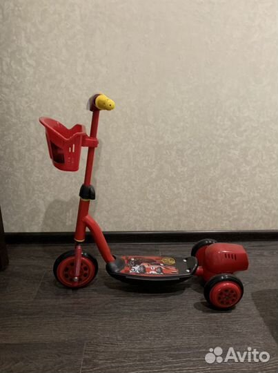 Самокат трехколесный