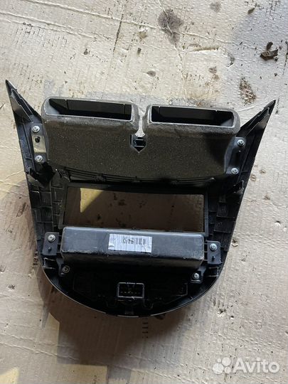 Рамка центральной консоли Hyundai Solaris