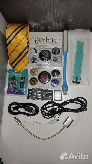 Гарри Поттер, фонарь, значки, кабели, ремешок