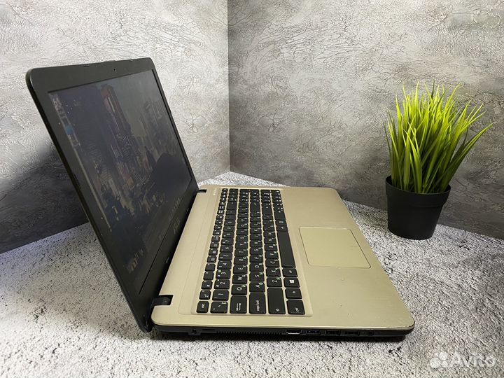 Игровой ноутбук asus 2 видеокарты/4 ядра/SSD