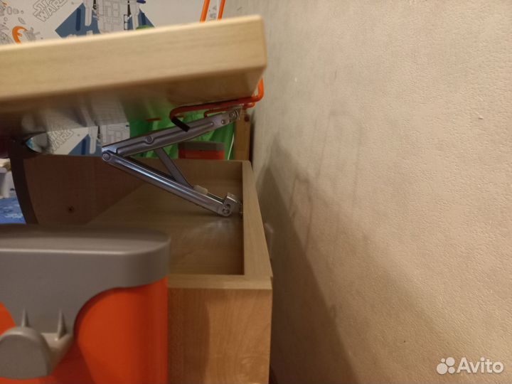 Школьная парта и стул