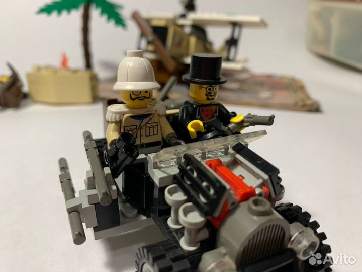 Lego Adventurers 5909 Treasure Raiders