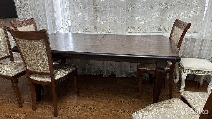 Стол обеденный со стульями
