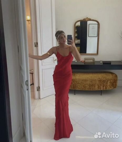 Платье красное с рюшами макси