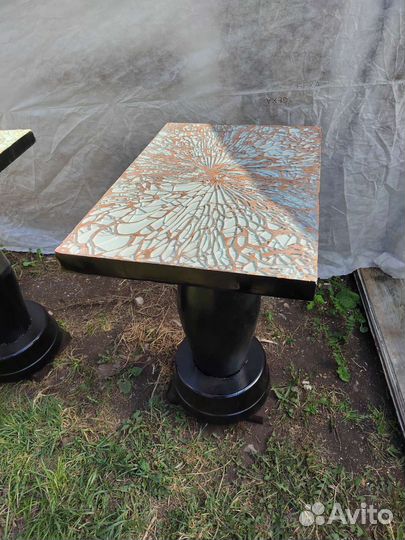 Стол и лавочка на кладбище