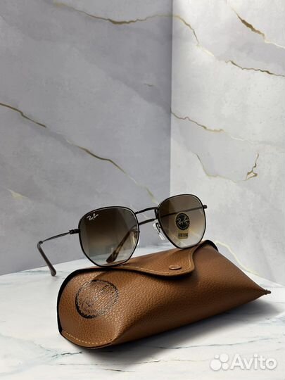 Солнцезащитные очки Ray Ban