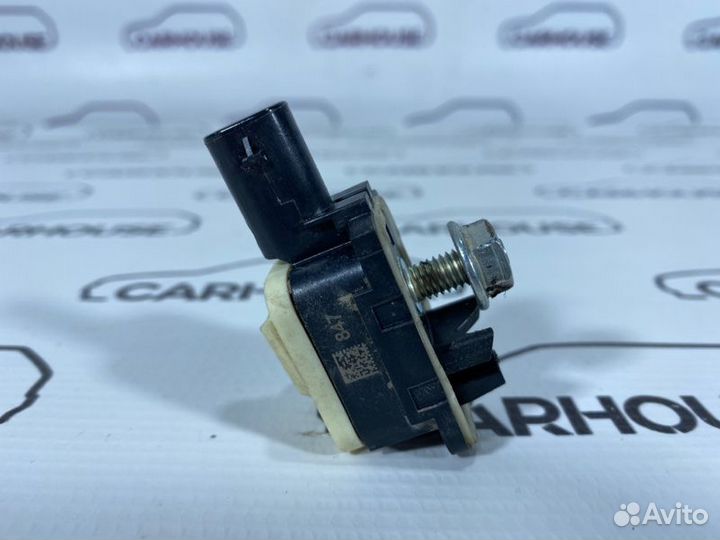 Датчик удара передний правый Volkswagen Touareg NF