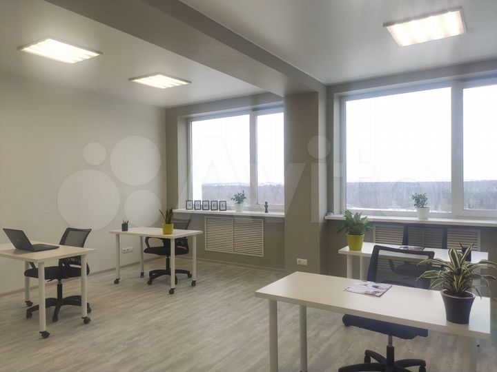 Офис 36 м² с видом на вечерний трафик БЦ Нобель