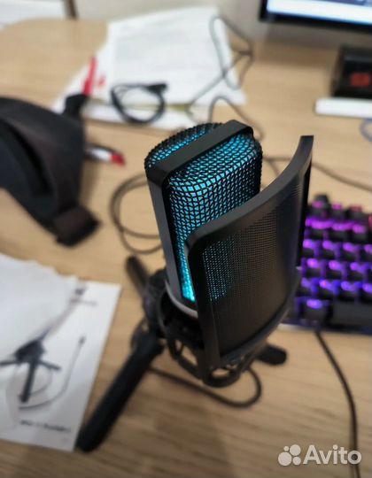 Микрофон для стрима с стойкой для компьютера