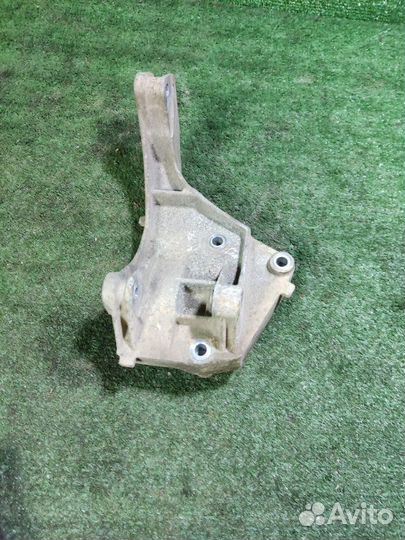 Кронштейн генератора LADA Granta