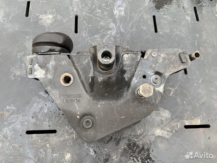 Замок кабины Scania 1519436 Скания