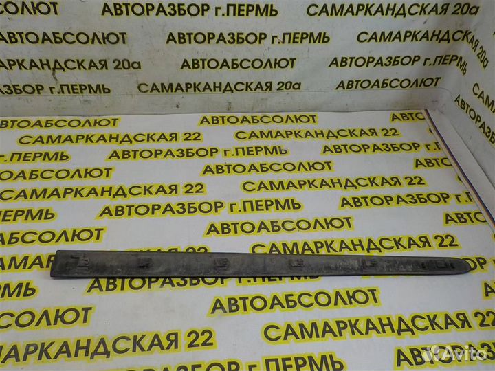 Молдинг передней правой двери Renault Megane I 19