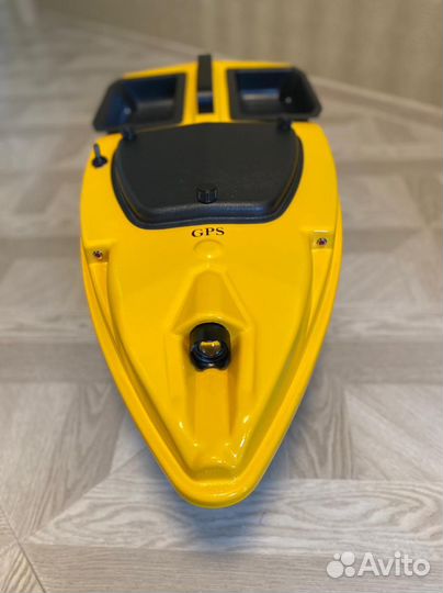 Прикормочный кораблик для рыбалки