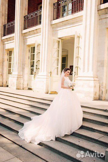 Свадебное платье со шлейфом