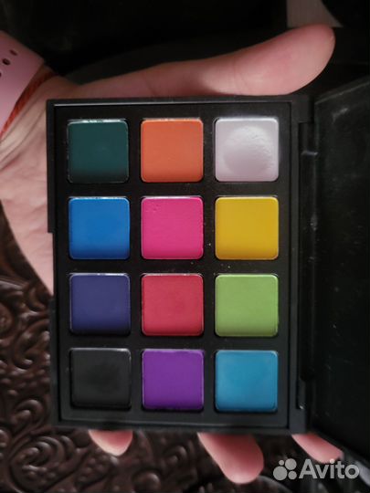 Палетка теней morphe тени для век