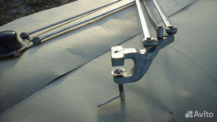 На чертежный стол (кульман )