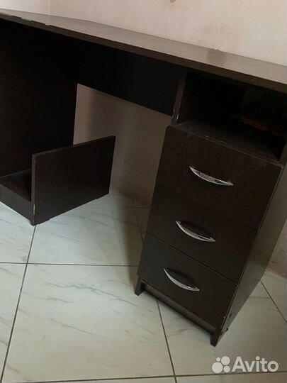 Письменный стол