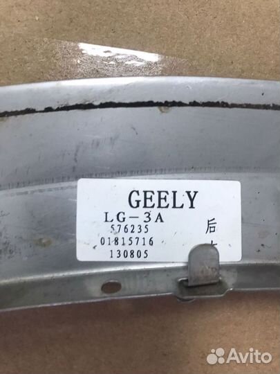 Geely mk cross накладка на заднее крыло