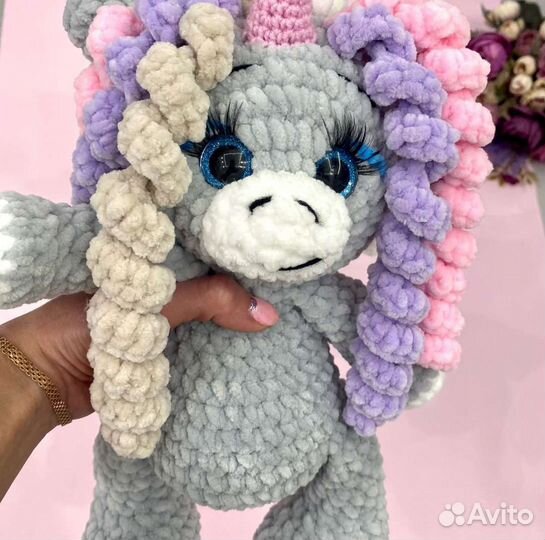 Вязаная игрушка единорог