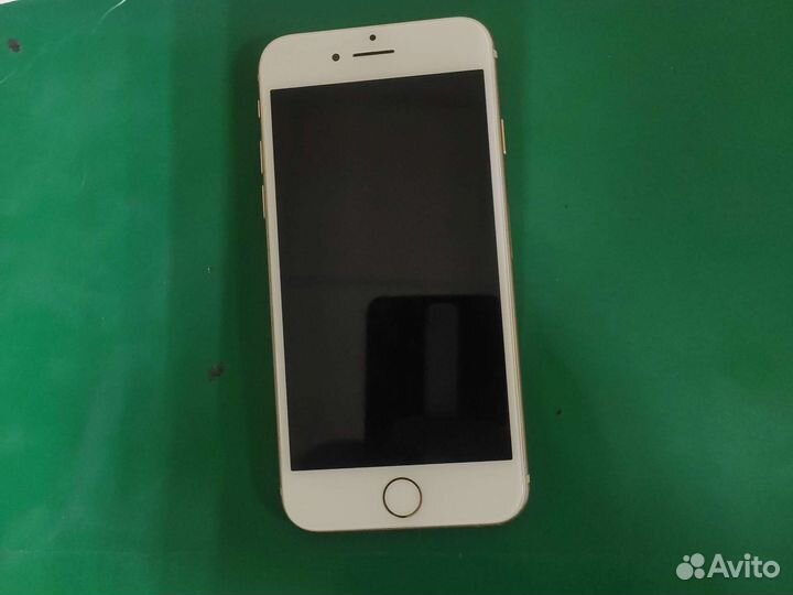 Телефон iPhone 8