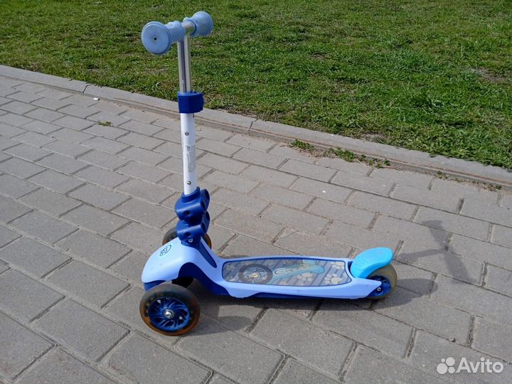 Детский трехколесный самокат