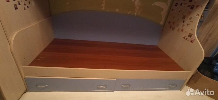 Двухярусная кровать со шкафом